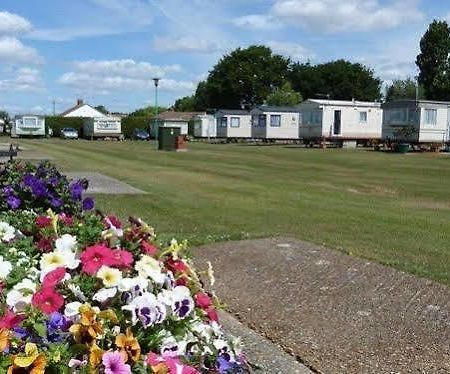 Merston Copthorne Caravans酒店 外观 照片