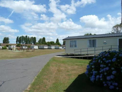 Merston Copthorne Caravans酒店 外观 照片